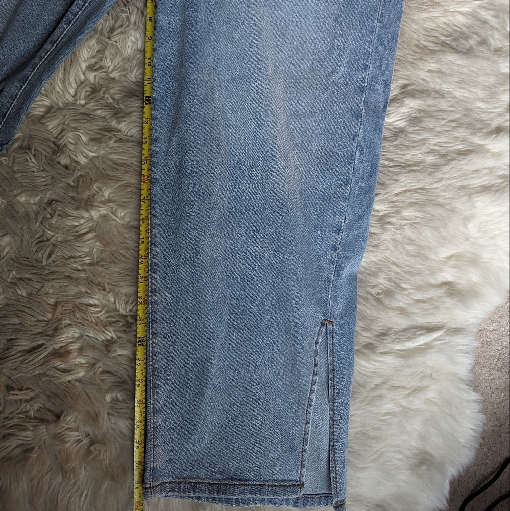 Final Price NWT Eloquii Straight Leg Jeans With Slit in Light Wash - Picture 11 of 14